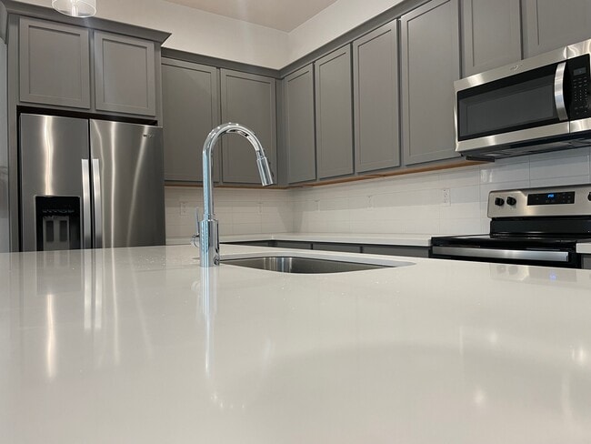 Building Photo - 901 S Smith Rd