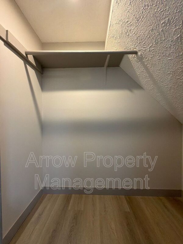 Building Photo - 622 New Hampshire St