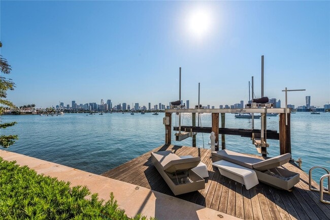 Building Photo - 440 S Hibiscus Dr