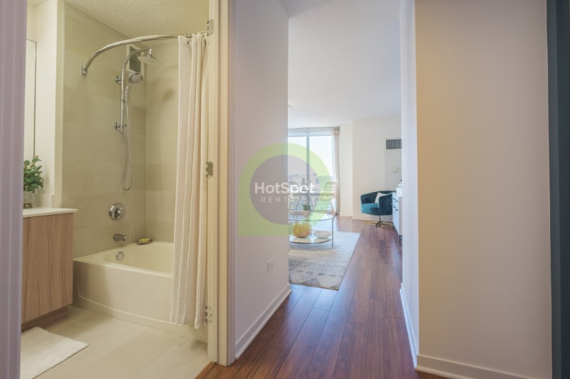 Building Photo - 542 N Kingsbury St