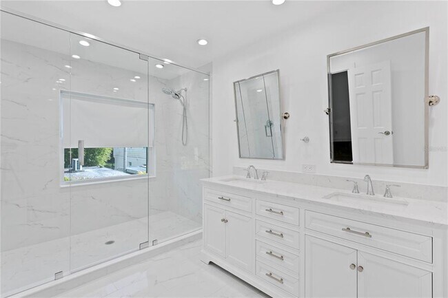 Building Photo - 4704 W Brookwood Dr