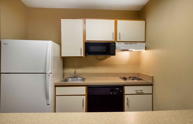 Building Photo - Furnished Studio-Charleston - Airport