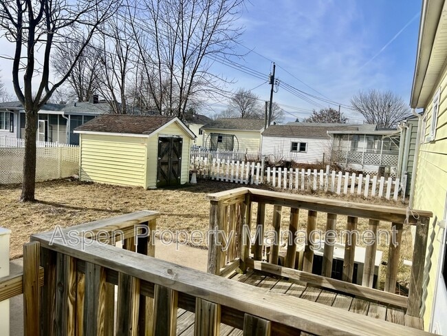 Building Photo - 1103 Hillary Ave