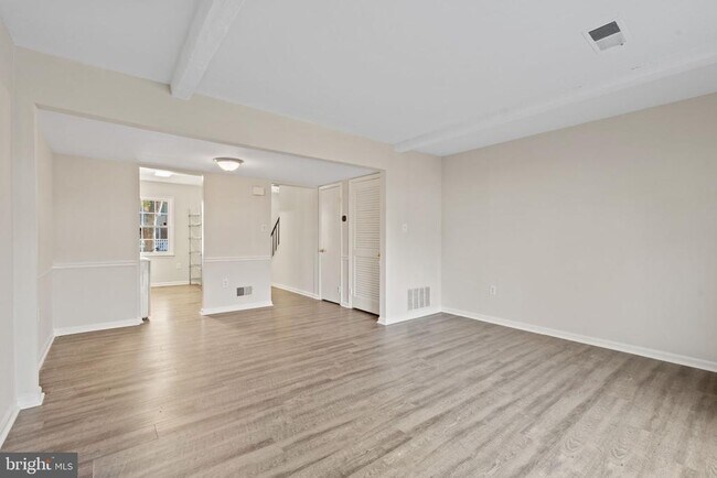 Building Photo - 7604 Somerset Ln