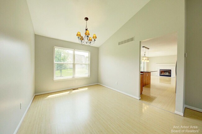 Building Photo - 3127 Dunwoodie Rd