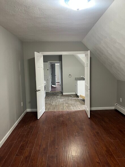 Building Photo - 10 Wakefield Ave