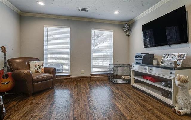Building Photo - 400 Chippendale Dr