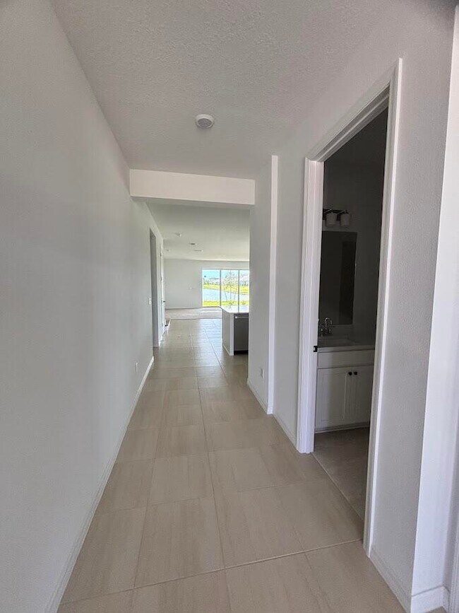 Building Photo - 9323 Lorenzo Wy