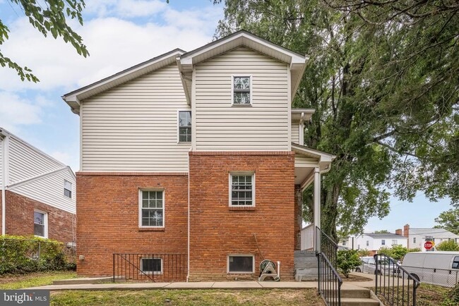 Building Photo - 1600 13th St S