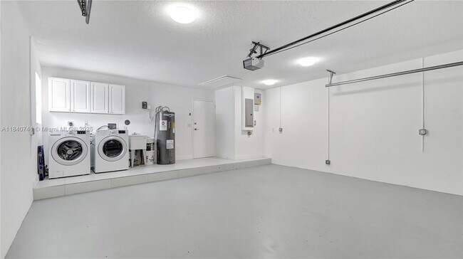 Building Photo - 1412 NE 53rd Ct