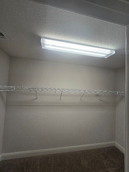 Building Photo - 10464 Dakota River