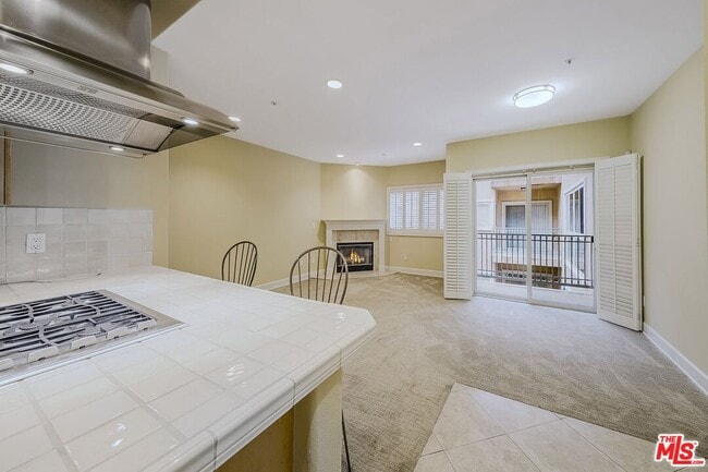 Building Photo - 937 12th St