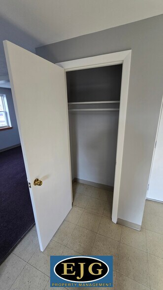 Building Photo - 26 Ledge St