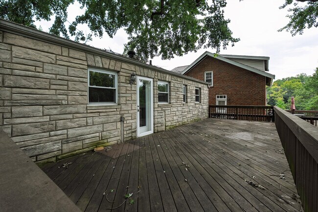 Building Photo - 13 Anthony Ln