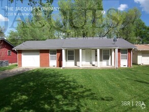 Building Photo - Very Clean Spacious 3 Bedroom 2 Bath Home ...