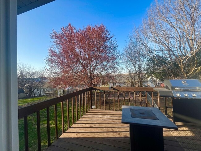 Building Photo - 2319 10th St