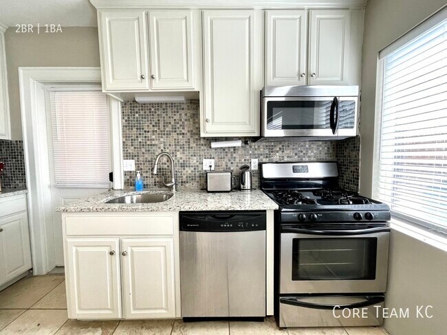 Building Photo - 1107 W 45th St