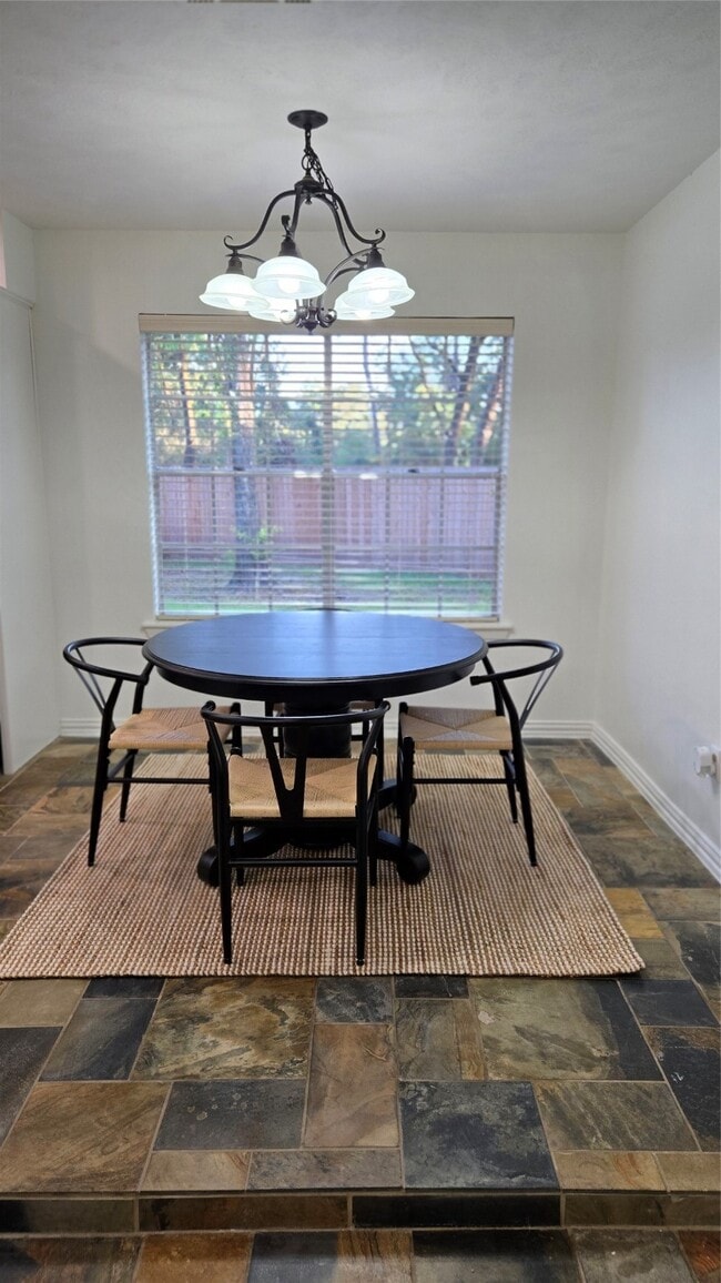 Building Photo - 2012 E Lacey Oak Cir