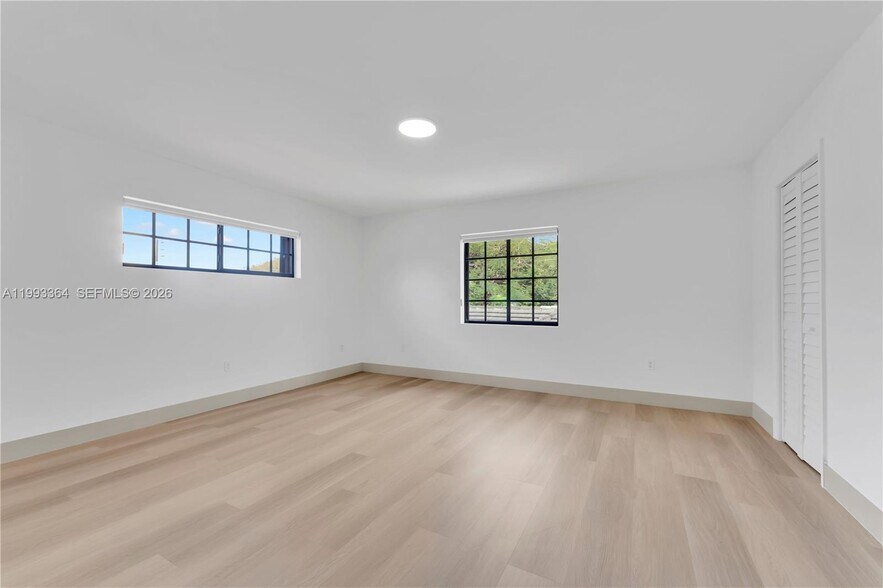 Building Photo - 456 SW 20th Rd