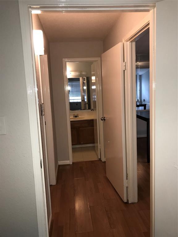 Building Photo - 7400 Bellerive Dr