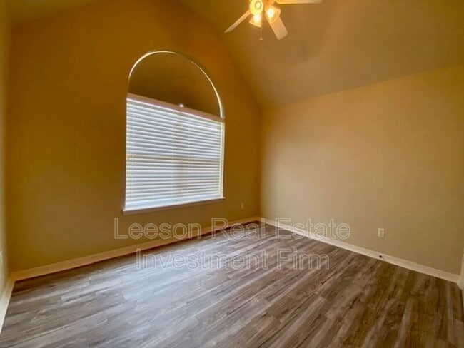 Building Photo - 123 Foxchase Dr