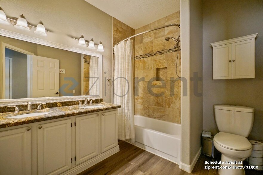 Building Photo - 5636 E Paradise Ln