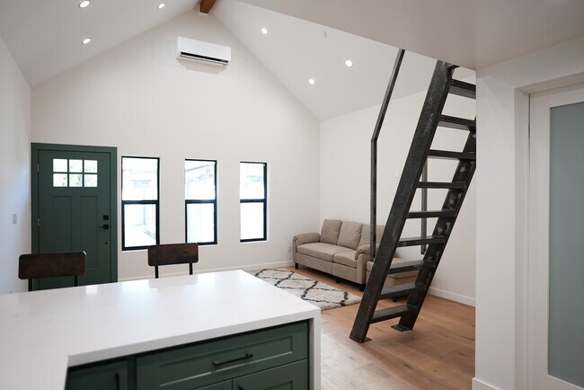 Building Photo - 6008 Melvin Ave