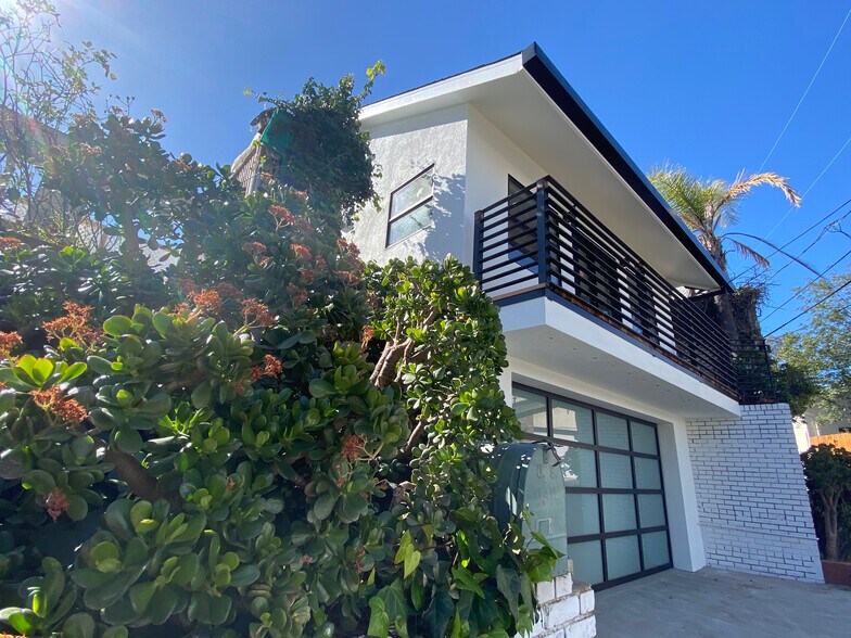 Building Photo - 2118 Kew Dr