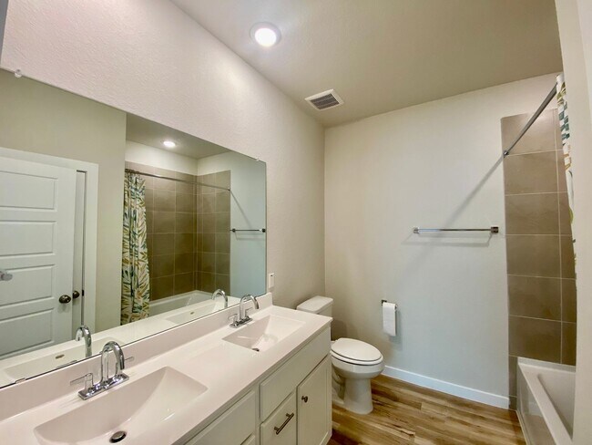 Building Photo - BRAND NEW HOME