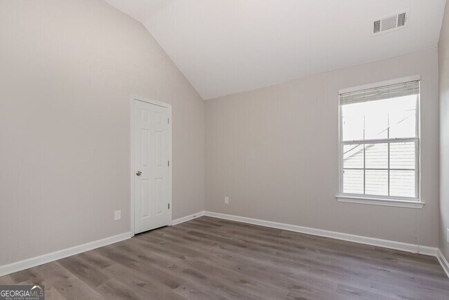 Building Photo - 62 Lake Crossing Ct