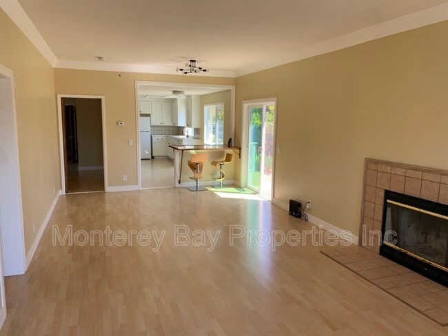 Building Photo - 1715 Matthews Ln