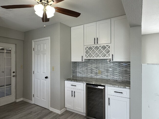 Building Photo - "Elegant 3-Bed Waterfront pool Home"