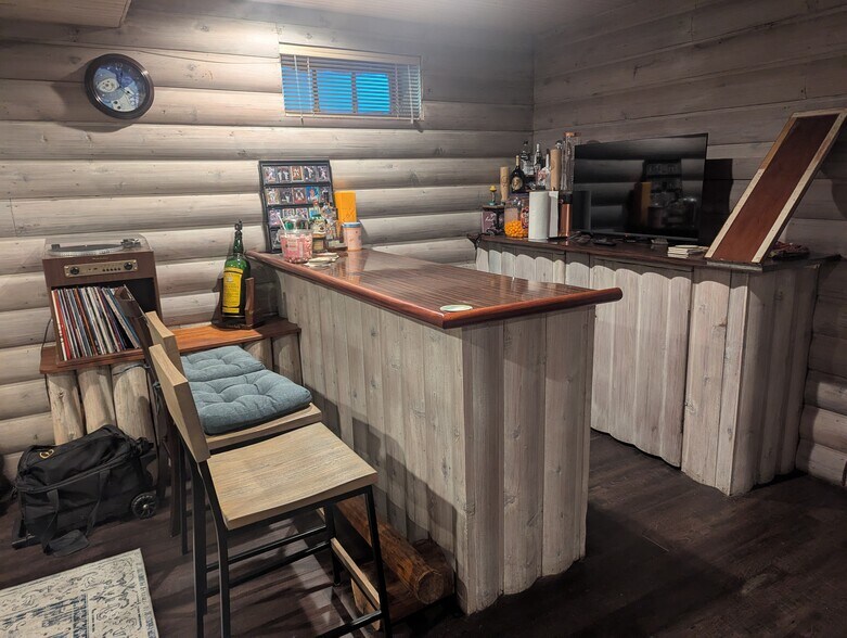 basement #1 wet bar - 40 Brookway Rd