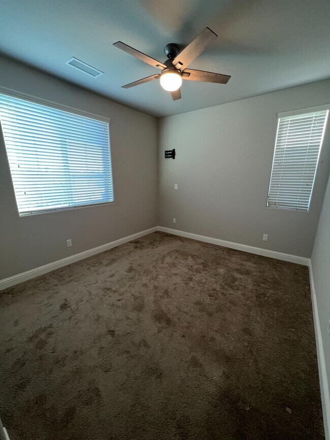 Building Photo - 1394 E Via Dorata Way