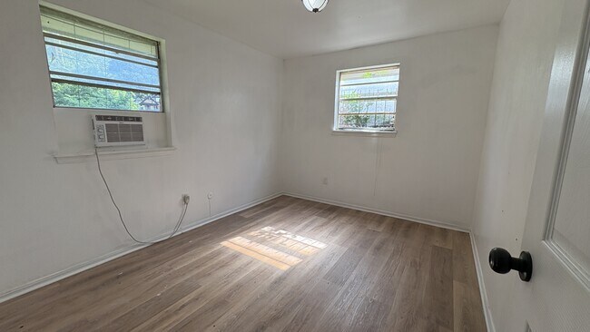 Building Photo - 3205 SE 51st St