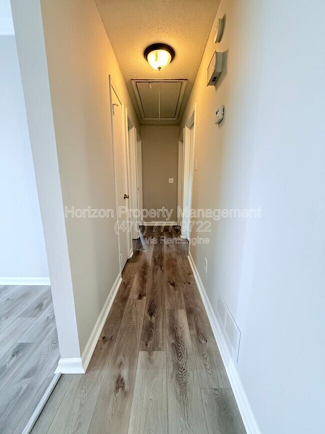 Building Photo - 5035 Merlin Dr