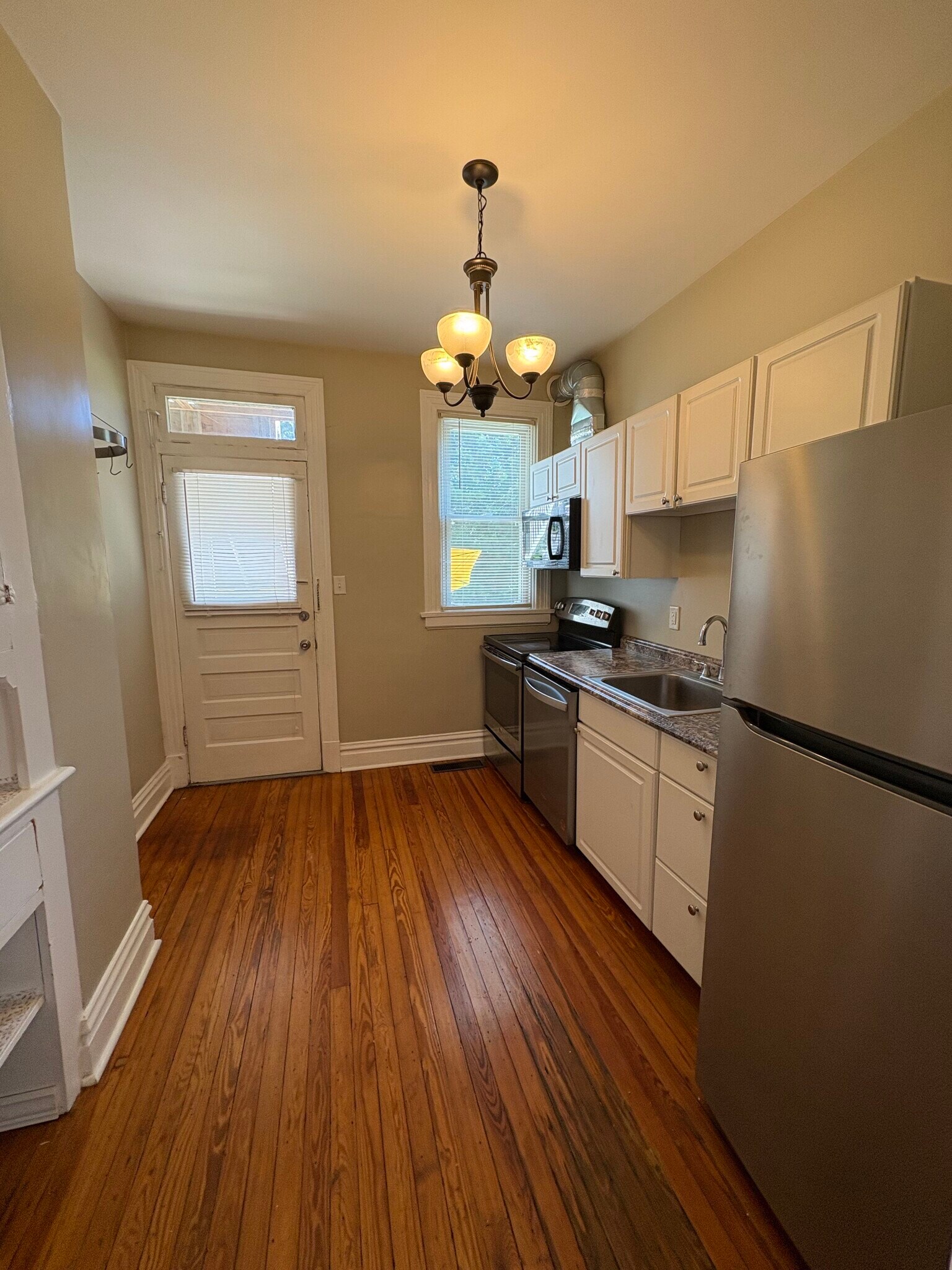 Kitchen - 123 Elm St