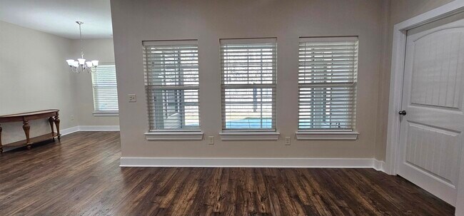 Building Photo - 440 Shaftesbury Ln