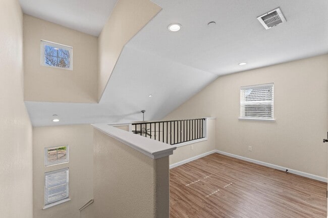 Building Photo - 510 15th St