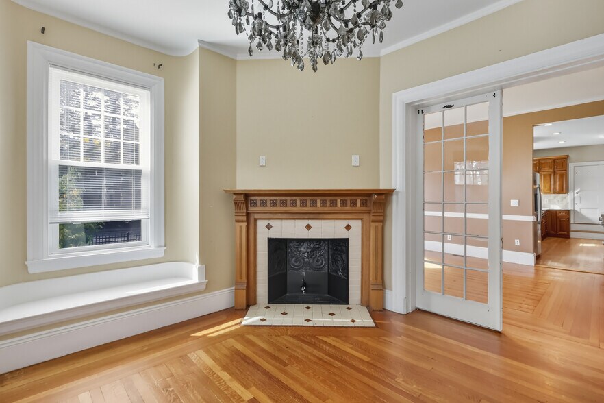 Building Photo - 583 Watertown St