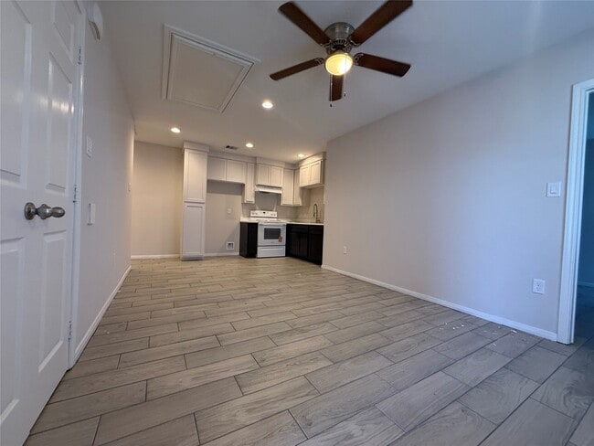 Building Photo - 5530 Hillman St