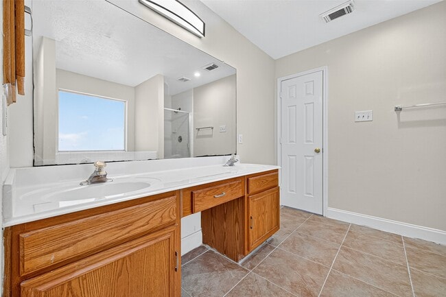 Building Photo - 2219 Mountshire Dr