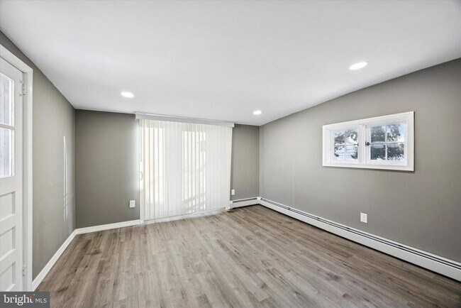 Building Photo - 703 N Providence Rd