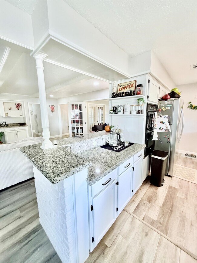 Building Photo - 7146 Bayou Forest Dr