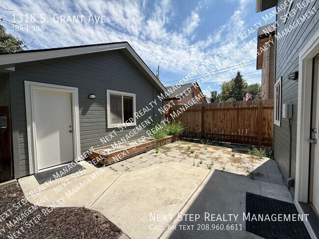 Building Photo - 1318 S Grant Ave