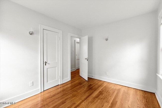 Building Photo - 4 Edison Ave