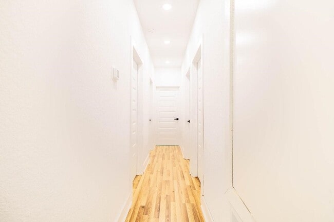 Building Photo - 408 Armstrong St