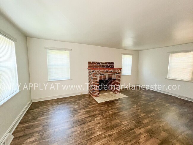 Building Photo - 107 Crest Rd