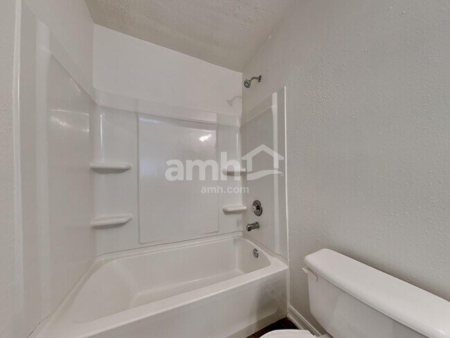 Building Photo - 6686 Gentle Oaks Dr E