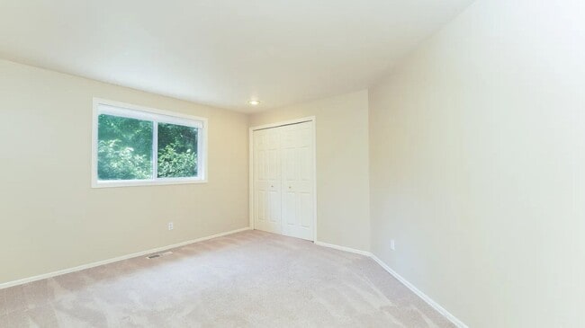 Building Photo - 4Bd/2.5Ba Bellevue House
